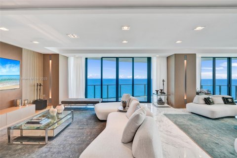 Condominio en venta en Sunny Isles Beach, Florida, 4 dormitorios, 463.77 m2 № 1975952 - foto 7