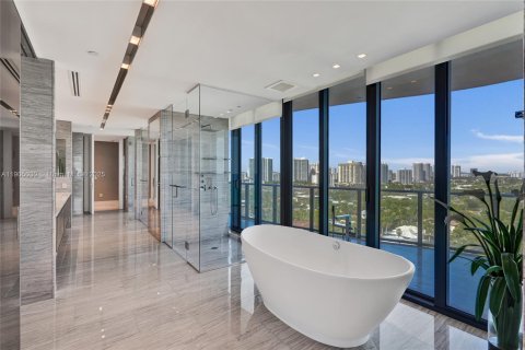 Condominio en venta en Sunny Isles Beach, Florida, 4 dormitorios, 463.77 m2 № 1975952 - foto 28