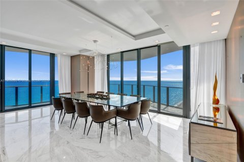 Condominio en venta en Sunny Isles Beach, Florida, 4 dormitorios, 463.77 m2 № 1975952 - foto 11