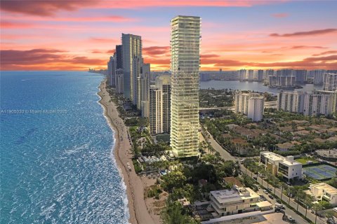 Condominio en venta en Sunny Isles Beach, Florida, 4 dormitorios, 463.77 m2 № 1975952 - foto 1