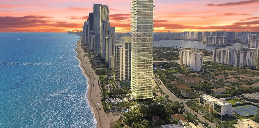 Condominio en Sunny Isles Beach, Florida, 4 dormitorios № 1975952