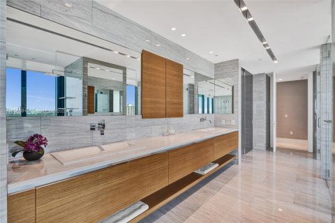 Condominio en venta en Sunny Isles Beach, Florida, 4 dormitorios, 463.77 m2 № 1975952 - foto 27