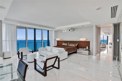Condominio en venta en Sunny Isles Beach, Florida, 4 dormitorios, 463.77 m2 № 1975952 - foto 23