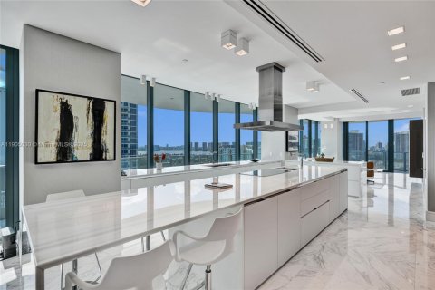 Condominio en venta en Sunny Isles Beach, Florida, 4 dormitorios, 463.77 m2 № 1975952 - foto 12
