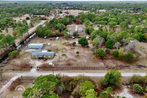 Купить земельный участок в Клуистон, Флорида № 2031093 - фото 13