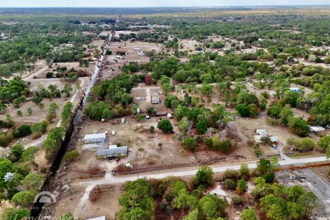 Купить земельный участок в Клуистон, Флорида № 2031093 - фото 12