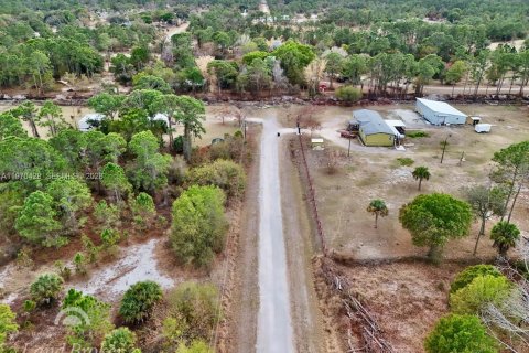 Купить земельный участок в Клуистон, Флорида № 2031093 - фото 17