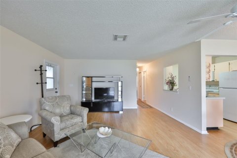 Copropriété à vendre à Sun City Center, Floride: 2 chambres, 108.51 m2 № 2196864 - photo 8