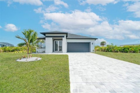 House in Rotonda, Florida 3 bedrooms, 175.96 sq.m. № 2209026 - photo 12