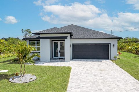 House in Rotonda, Florida 3 bedrooms, 175.96 sq.m. № 2209026 - photo 3