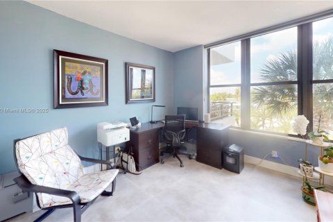 Condominio en venta en Hallandale Beach, Florida, 2 dormitorios, 118.91 m2 № 2035393 - foto 9