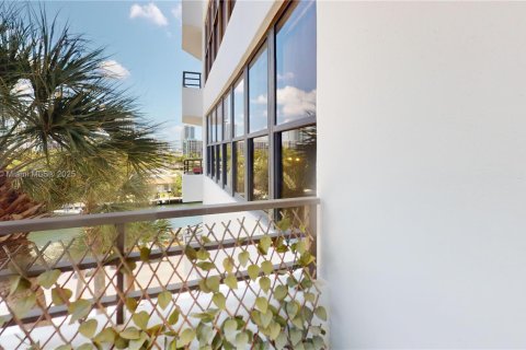Condominio en venta en Hallandale Beach, Florida, 2 dormitorios, 118.91 m2 № 2035393 - foto 2