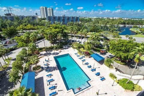 Condominio en venta en Hallandale Beach, Florida, 2 dormitorios, 118.91 m2 № 2035393 - foto 23