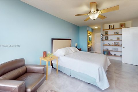 Condominio en venta en Hallandale Beach, Florida, 2 dormitorios, 118.91 m2 № 2035393 - foto 6