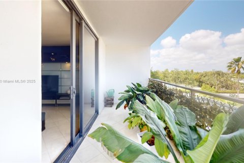 Condominio en Hallandale Beach, Florida, 2 dormitorios  № 2035393