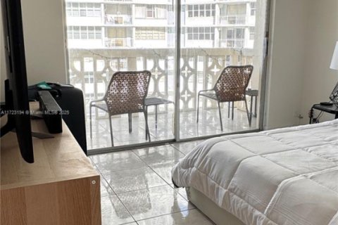 Copropriété à vendre à Hallandale Beach, Floride: 1 chambre, 62.43 m2 № 1985343 - photo 16