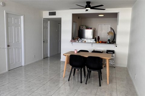 Copropriété à vendre à Hallandale Beach, Floride: 1 chambre, 62.43 m2 № 1985343 - photo 11