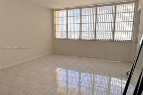 Copropriété à vendre à Hallandale Beach, Floride: 1 chambre, 62.43 m2 № 1985343 - photo 25