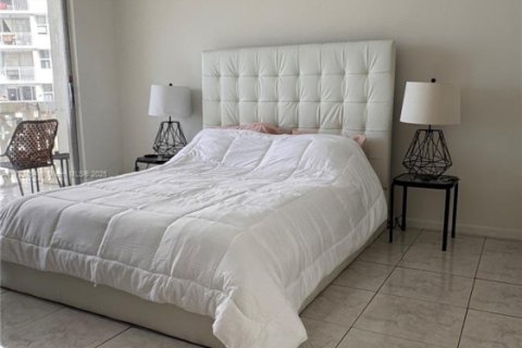 Copropriété à vendre à Hallandale Beach, Floride: 1 chambre, 62.43 m2 № 1985343 - photo 15