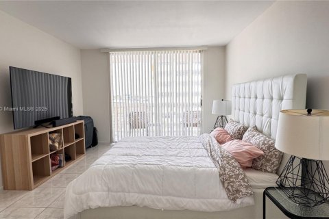 Copropriété à vendre à Hallandale Beach, Floride: 1 chambre, 62.43 m2 № 1985343 - photo 29