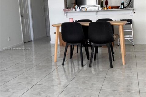 Copropriété à vendre à Hallandale Beach, Floride: 1 chambre, 62.43 m2 № 1985343 - photo 10