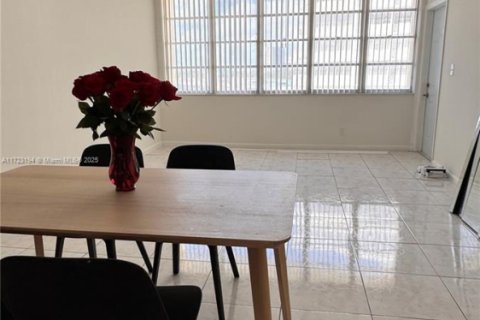 Copropriété à vendre à Hallandale Beach, Floride: 1 chambre, 62.43 m2 № 1985343 - photo 1