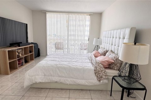 Copropriété à vendre à Hallandale Beach, Floride: 1 chambre, 62.43 m2 № 1985343 - photo 28