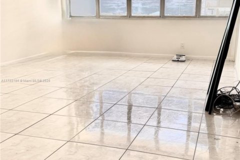 Copropriété à vendre à Hallandale Beach, Floride: 1 chambre, 62.43 m2 № 1985343 - photo 6