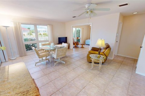 Villa ou maison à vendre à Punta Gorda, Floride: 3 chambres, 188.22 m2 № 1534233 - photo 8