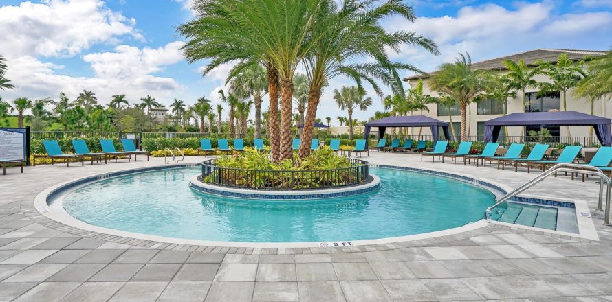 House in Boynton Beach, Florida 3 bedrooms, 224.73 sq.m. № 1216354