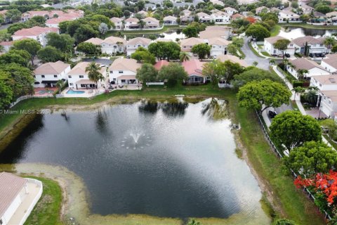 House in Doral, Florida 4 bedrooms, 183.67 sq.m. № 1772573 - photo 26