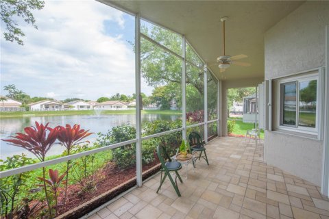 House in Doral, Florida 4 bedrooms, 183.67 sq.m. № 1772573 - photo 17