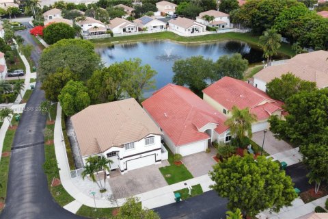 House in Doral, Florida 4 bedrooms, 183.67 sq.m. № 1772573 - photo 29