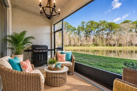 Townhouse in LAKESHORE in Lutz, Florida 2 bedrooms, 182.18 sq.m. № 2412679 - photo 13