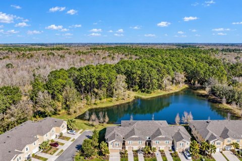 Townhouse in LAKESHORE in Lutz, Florida 2 bedrooms, 182.18 sq.m. № 2412679 - photo 3