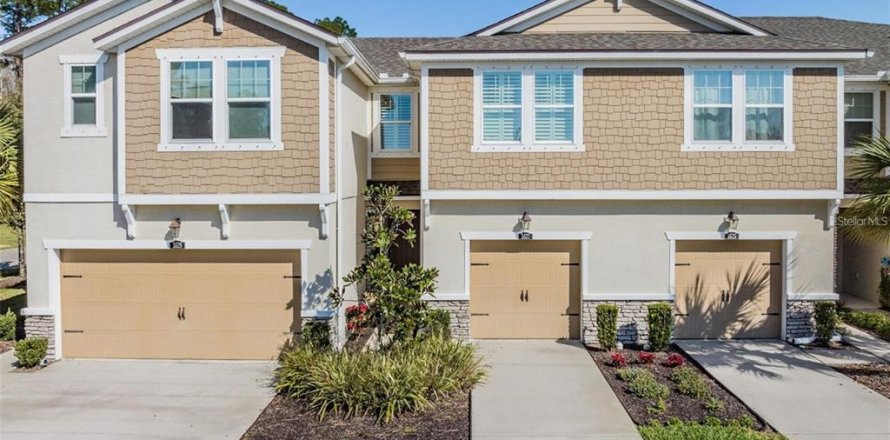 Townhouse in LAKESHORE in Lutz, Florida 2 bedrooms, 182.18 sq.m. № 2412679