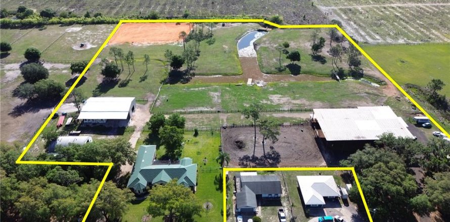 Commercial property in Avon Park, Florida 311.41 sq.m. № 2101028