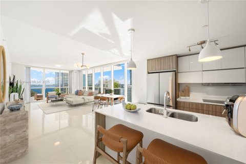 Condominio en venta en Miami, Florida, 3 dormitorios, 139.82 m2 № 2056280 - foto 9
