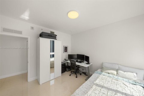 Condominio en venta en Miami, Florida, 3 dormitorios, 139.82 m2 № 2056280 - foto 21