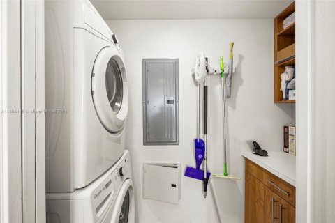 Condominio en venta en Miami, Florida, 3 dormitorios, 139.82 m2 № 2056280 - foto 12