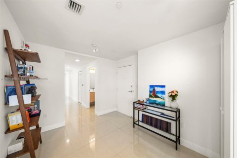 Condominio en venta en Miami, Florida, 3 dormitorios, 139.82 m2 № 2056280 - foto 26