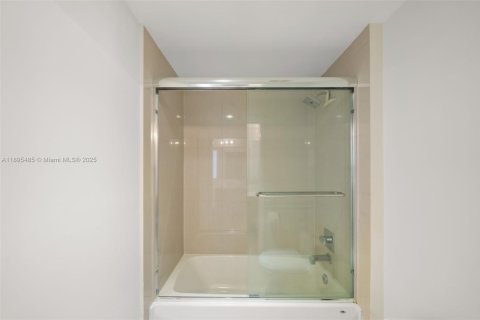 Condominio en venta en Miami, Florida, 3 dormitorios, 139.82 m2 № 2056280 - foto 23