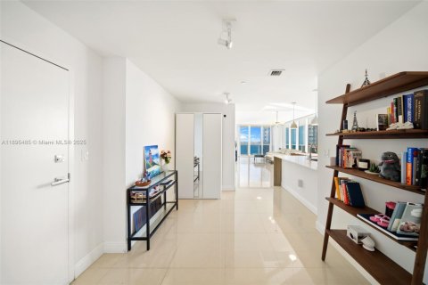 Condominio en venta en Miami, Florida, 3 dormitorios, 139.82 m2 № 2056280 - foto 13