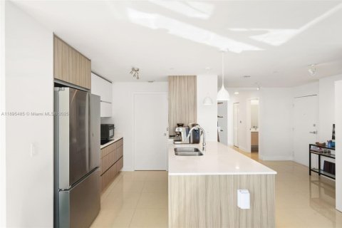 Condominio en venta en Miami, Florida, 3 dormitorios, 139.82 m2 № 2056280 - foto 11