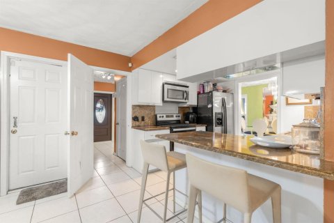 House in Miami Gardens, Florida 3 bedrooms, 204.38 sq.m. № 2083649 - photo 20
