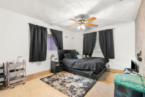 House in Miami Gardens, Florida 3 bedrooms, 204.38 sq.m. № 2083649 - photo 10