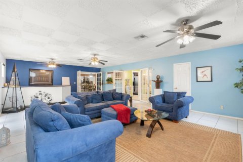 House in Miami Gardens, Florida 3 bedrooms, 204.38 sq.m. № 2083649 - photo 26