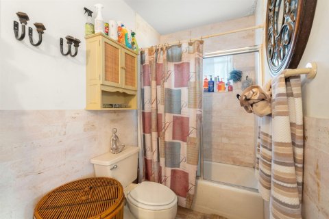 House in Miami Gardens, Florida 3 bedrooms, 204.38 sq.m. № 2083649 - photo 6