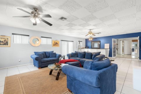 House in Miami Gardens, Florida 3 bedrooms, 204.38 sq.m. № 2083649 - photo 27