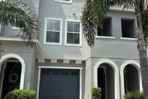 Townhouse in PALM RIVER TOWNHOMES in Tampa, Florida 2 bedrooms, 114.27 sq.m. № 2367187